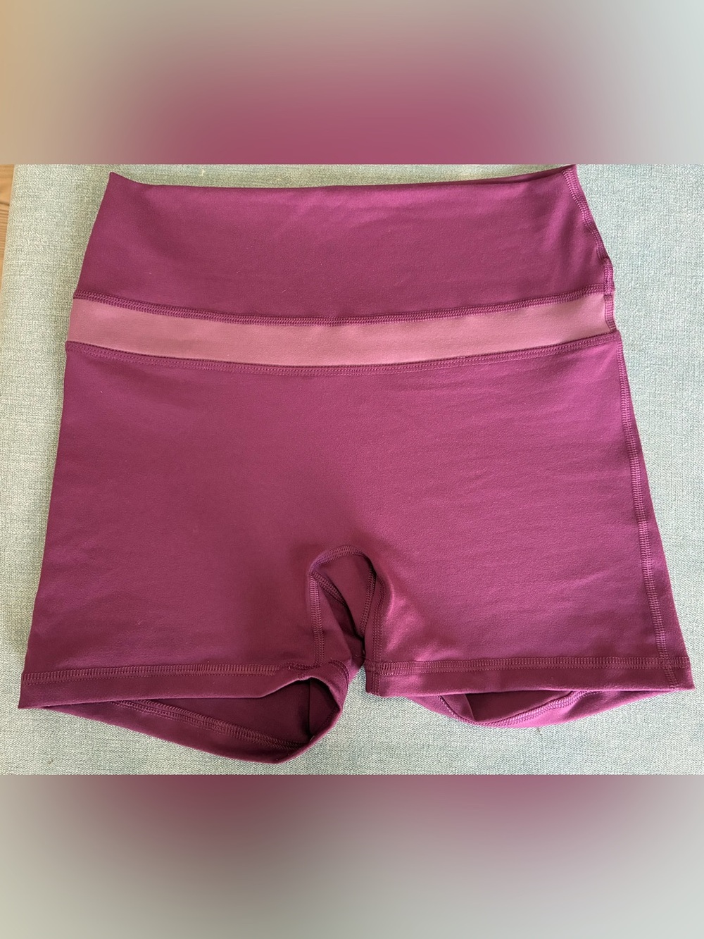 Fleo Seamless Boyshorts in Raspberry and Light Pink
